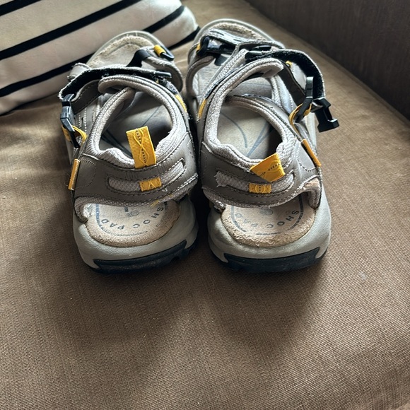 Teva Leather Hiking Athletic Sandal w/Shock Pad - Picture 3 of 3